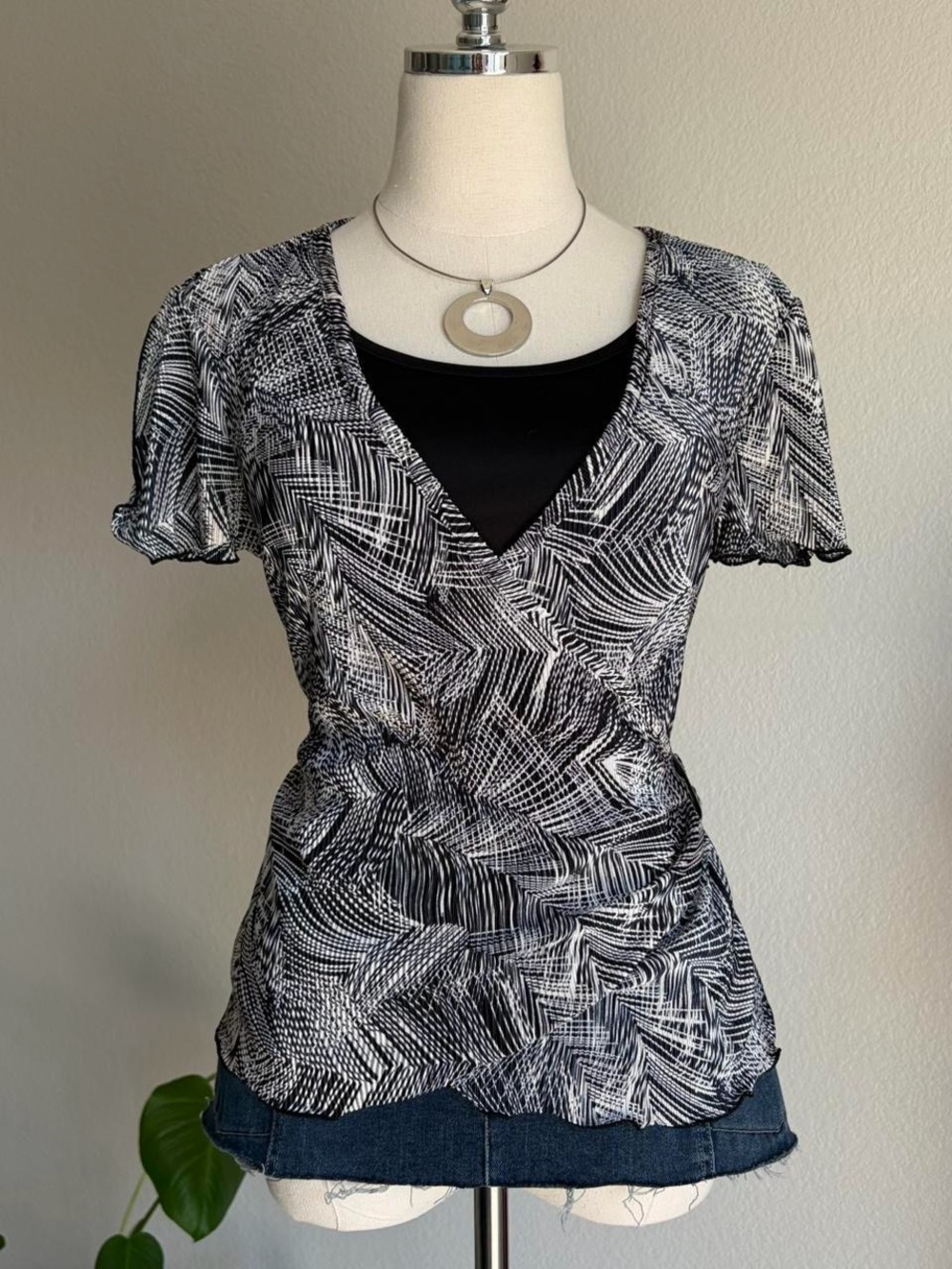 Russell Kemp Black & White Abstract Wrap-Style Top
